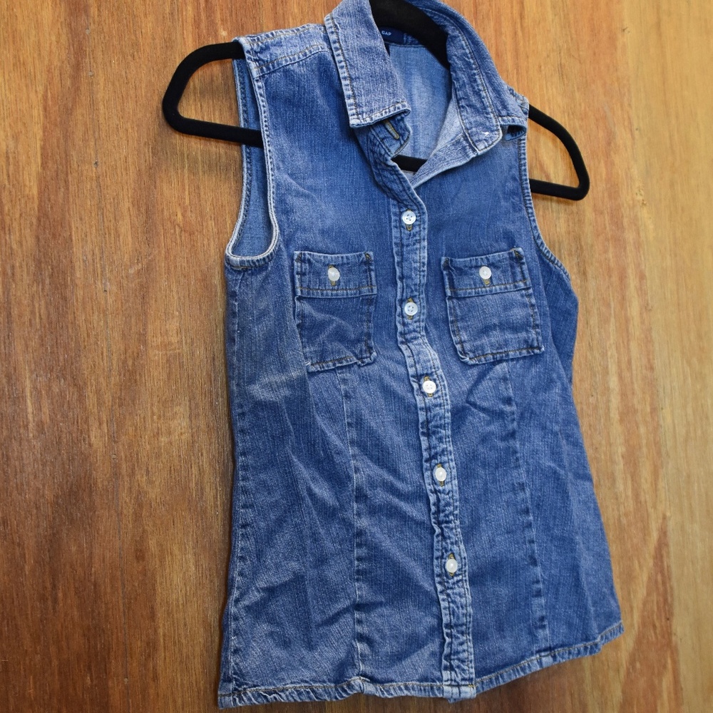 Women's GAP Denim Sleeveless Top - Picture 4 of 5
